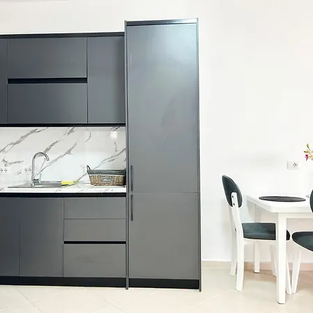 Deluxe 643 * Durrës