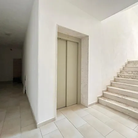 Deluxe 643 Apartman Durrës