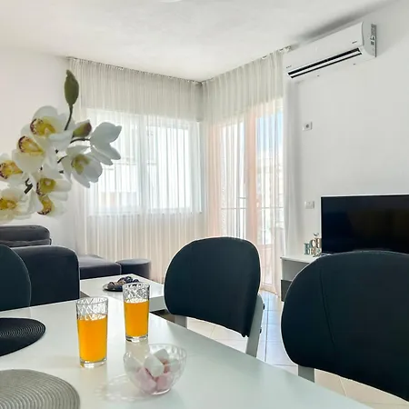Deluxe 643 * Durrës