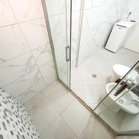 Deluxe 643 * Durrës
